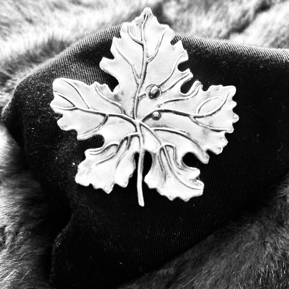 Silvia Dahl Silver Leaf Clip
